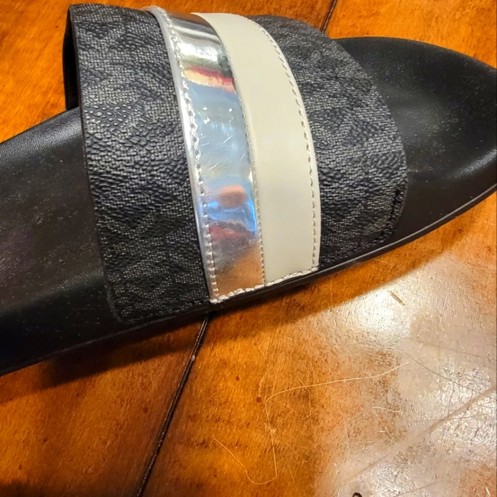 Michael Kors Brandy Slide Sandals - Picture 5 of 5